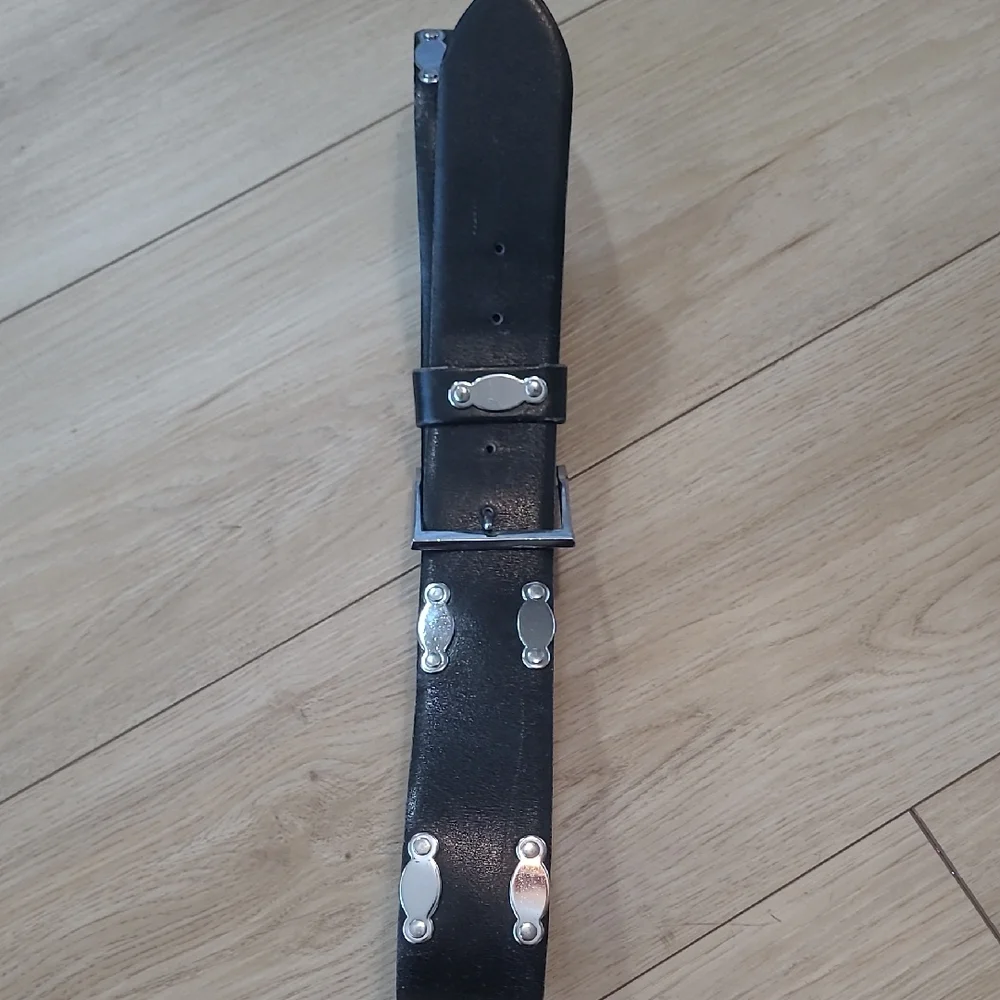 Analine Kipskin Black Leather Belt with Silver Accents 36